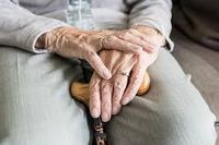 гледане на възрастни хора - 59513 предложения